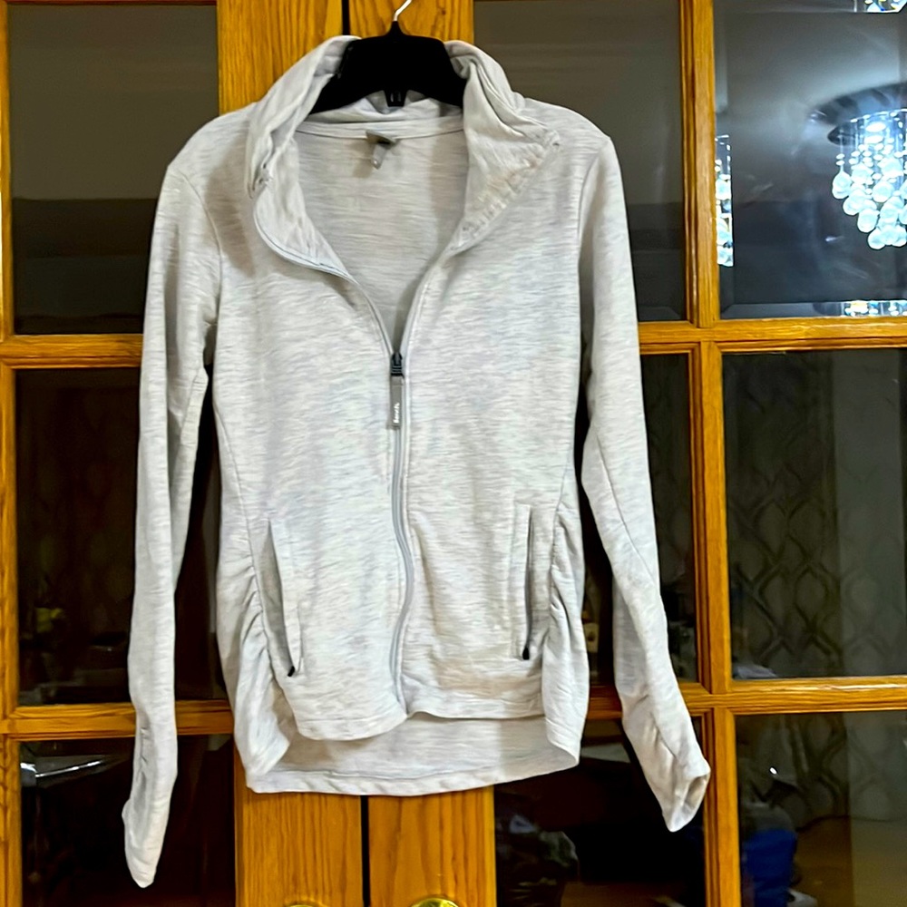 Pre-Owned Women Bench Sweatshirt in size Small and in good condition.
